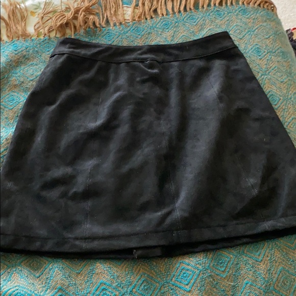 Black velvet button up skirt - Picture 3 of 3